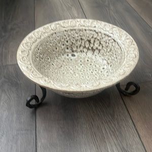 Ceramic decorative bowl on metal stand